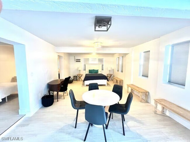 Building Photo - 437 Tradewinds Ave