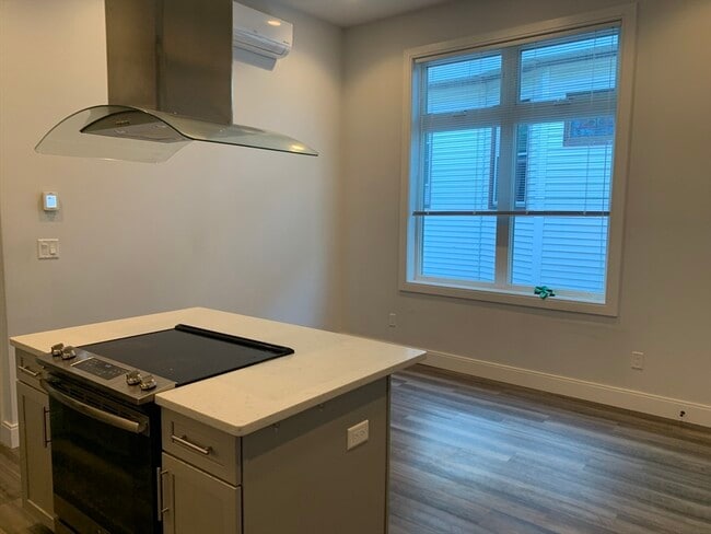 Building Photo - 189 6th St