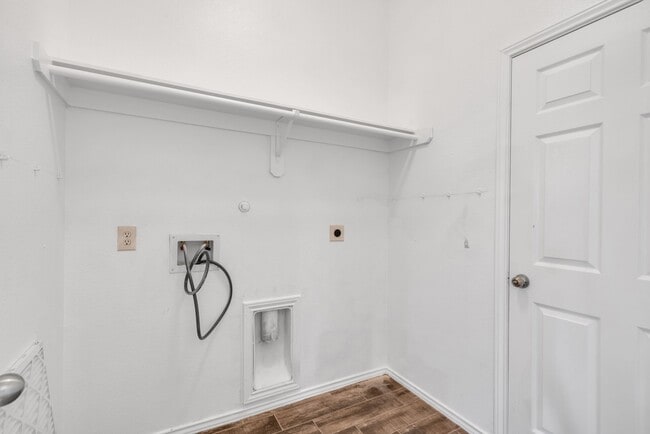 Building Photo - 28223 Fantail Dr
