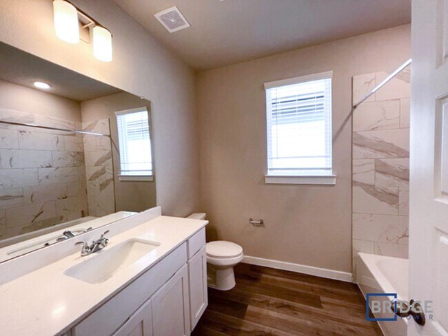 Building Photo - 333 N Centro Circle, Shenandoah, TX 77385