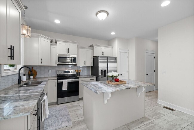 Building Photo - 3 Bed 2/2 Bath home nestled on an Acre of ...