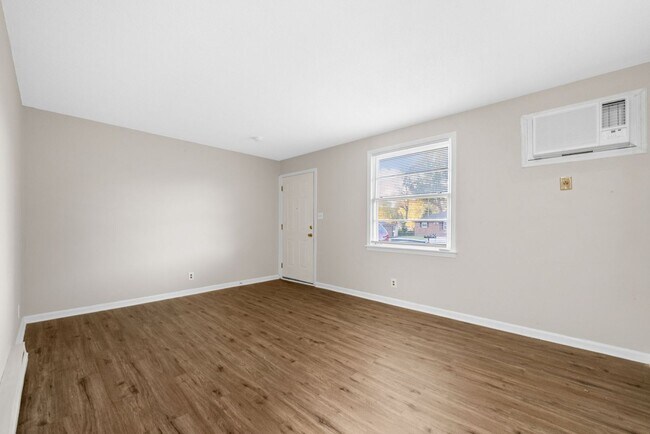 Building Photo - 110 Tandy Dr