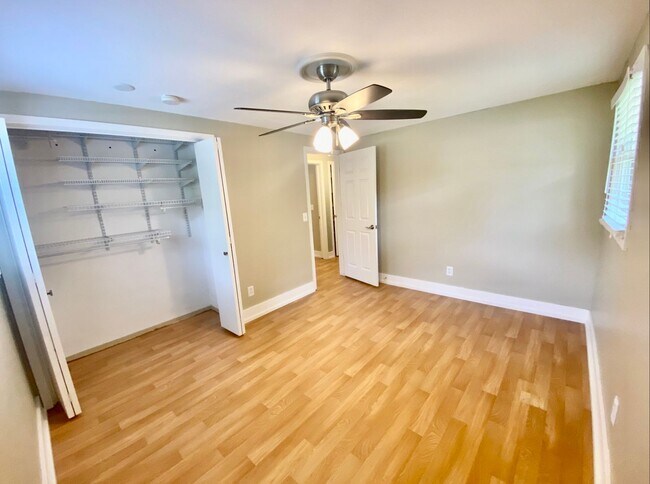 Building Photo - Stunning Bi-Level 3 Bedroom Home in Forest...