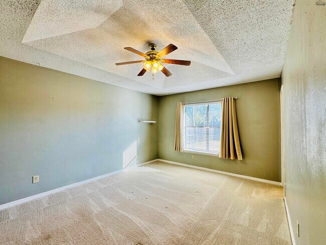 Building Photo - 5303 Greentree Ave