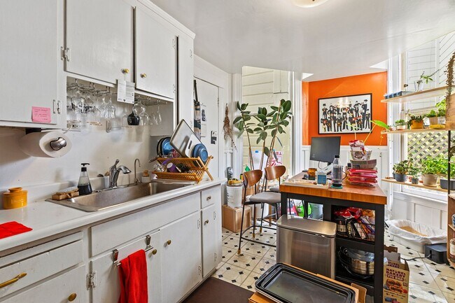 Building Photo - 1809 Oak St