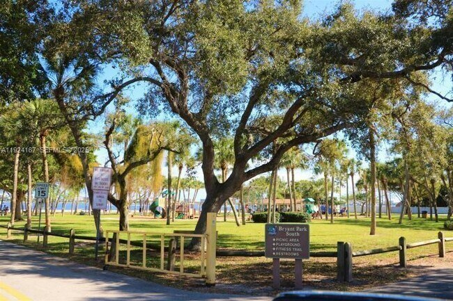 Building Photo - 417 N K St