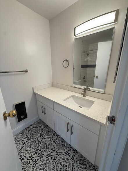 Building Photo - 104 North St