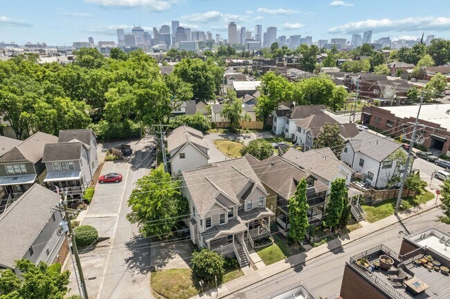 Building Photo - 415 Van Buren St