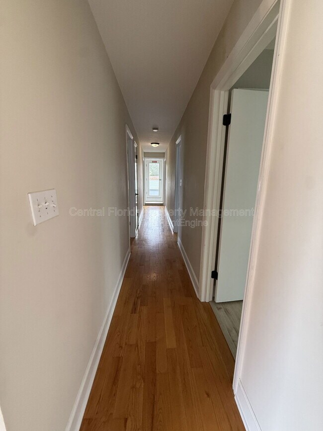 Building Photo - 103 Lake Brantley Terrace