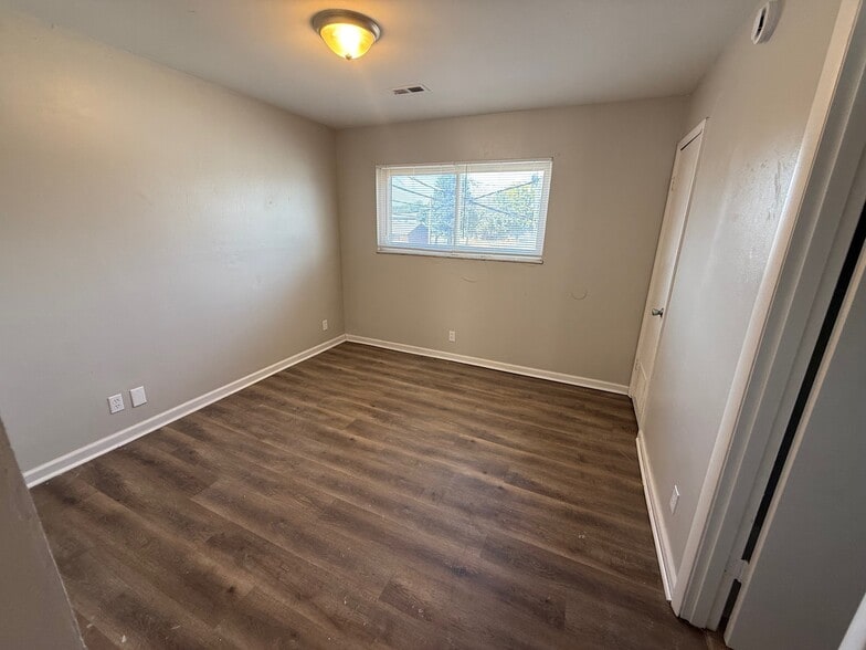 Building Photo - Crescent Court Apartments