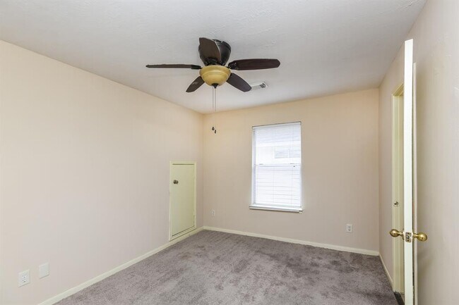 Building Photo - 18626 Droitwich Dr