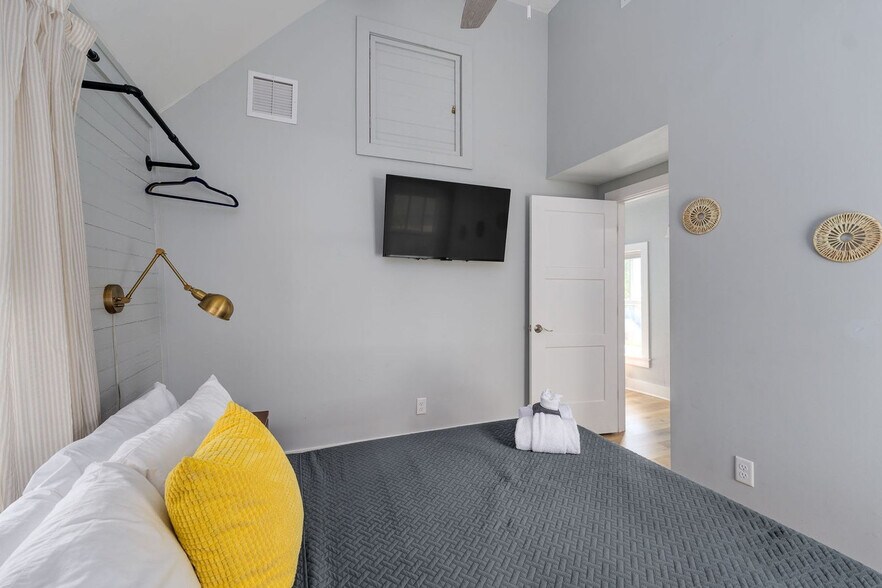 Building Photo - 59 Cuna St
