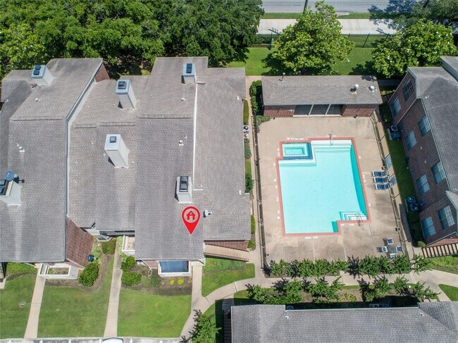 Building Photo - 2121 El Paseo St