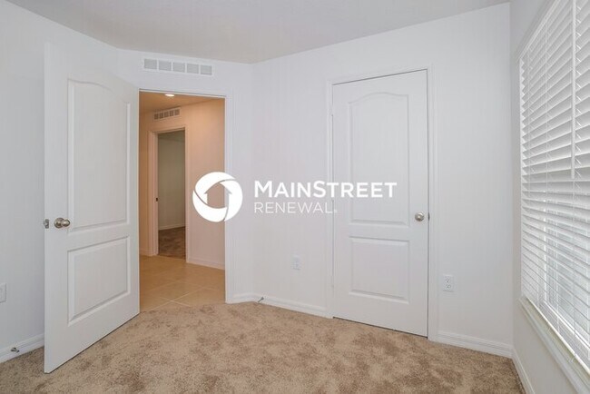 Building Photo - 4 Bedroom Pet-Friendly Home in Mascotte, FL with Main Street Renewal
