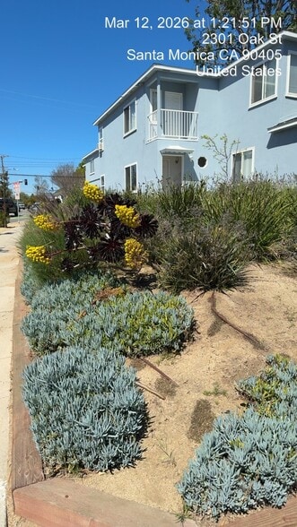 Building Photo - 2301 Oak St