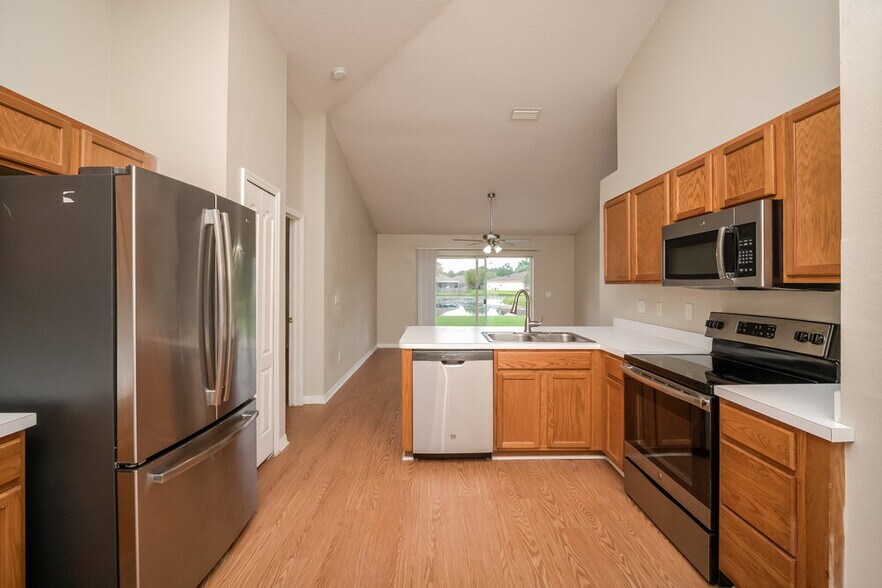 Building Photo - 30823 Birdhouse Dr