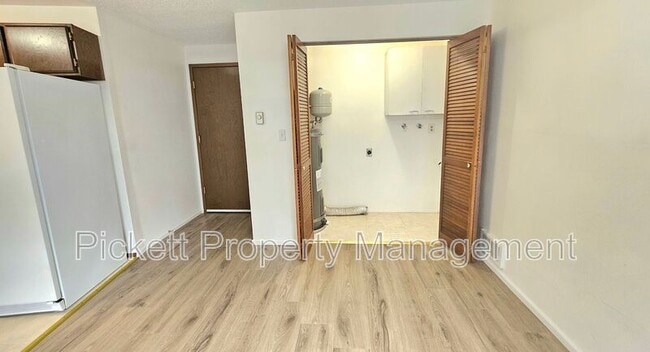 Building Photo - 2870 SE Colusa Ave