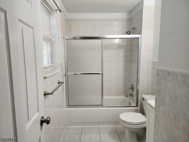 Building Photo - 313 S 6th St