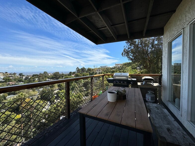 Building Photo - 8968 Crescent Dr