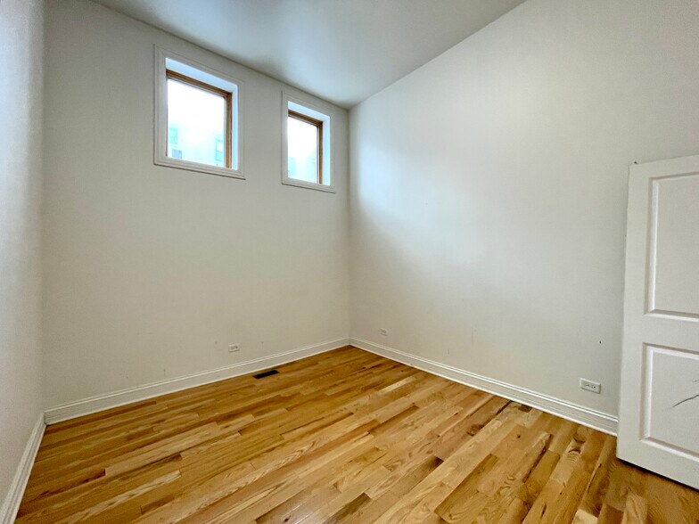 Building Photo - 1000 N Mozart St