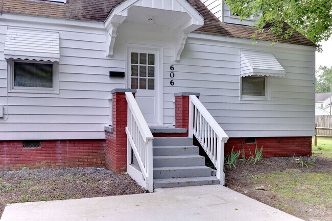 Building Photo - 606 Yorktown Rd