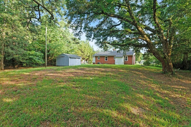Building Photo - 2080 Dawson Cabin Rd