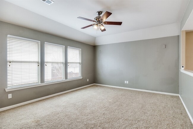 Building Photo - 917 Ozark Dr