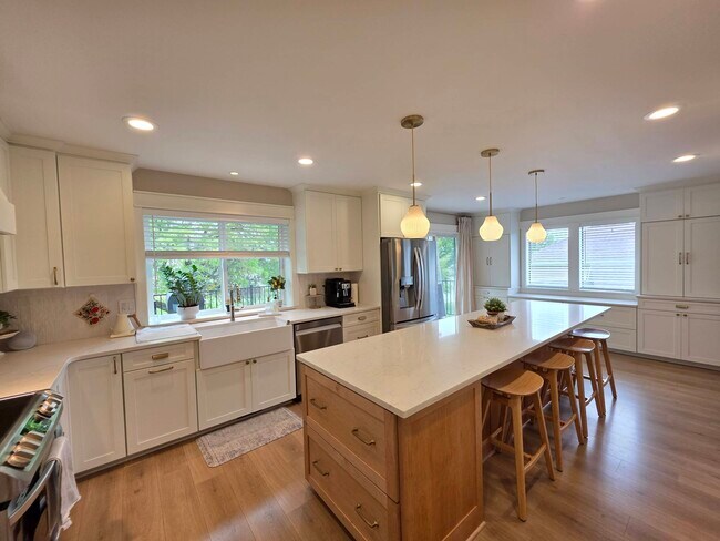 Building Photo - 4002 S Olson Pl