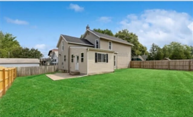 Building Photo - 1932 Iowa St