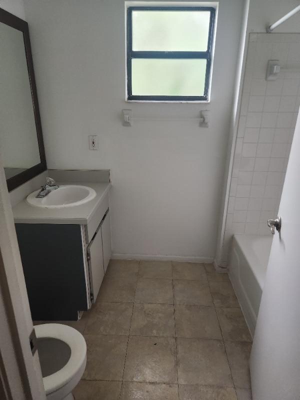 Building Photo - 2216 Flower Tree Cir