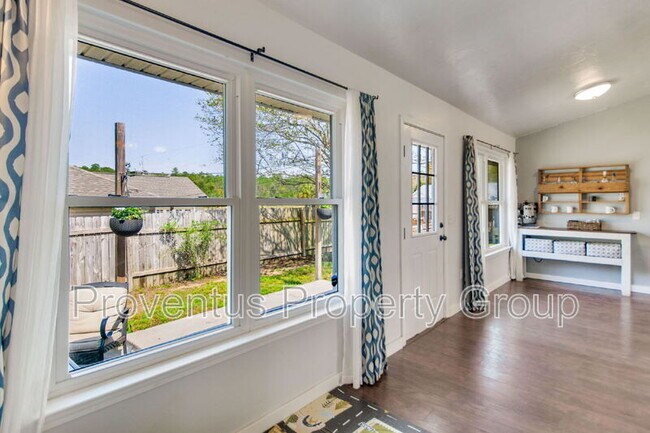 Building Photo - 3661 London Rd