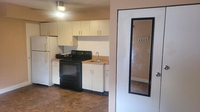 Building Photo - 302 N E St