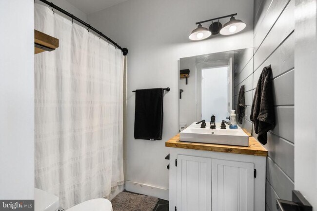 Building Photo - 17 Old Banks Dr