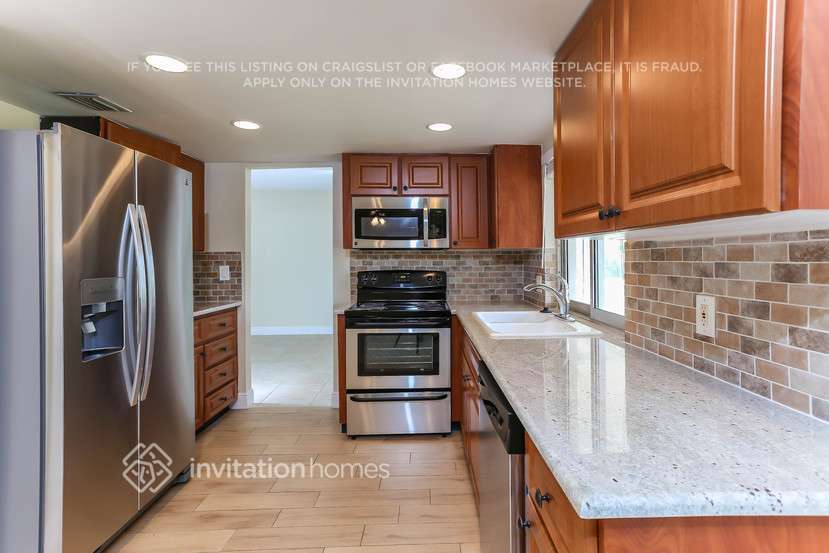 Building Photo - 12758 Guilford Cir