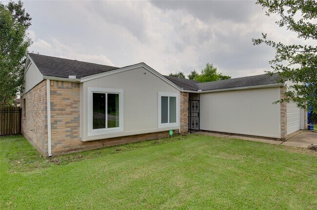 Primary Photo - 15803 Pryor Dr