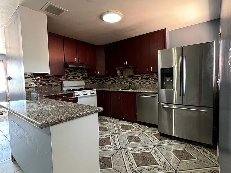 Building Photo - 903 Probasco Way