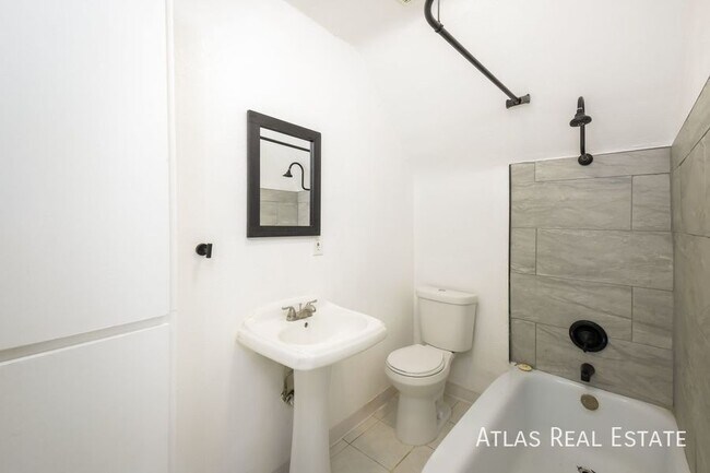 Building Photo - 1220 Corona St