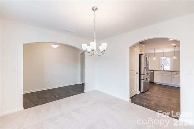 Building Photo - 824 Yorkshire Dr