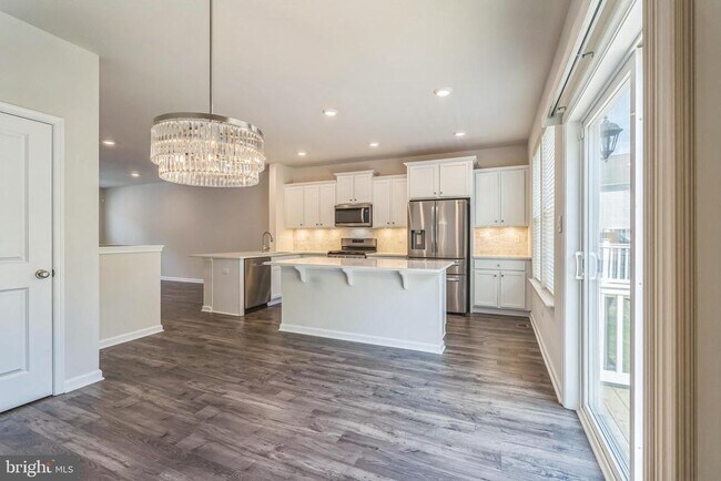 Building Photo - 10 Lilac Cir