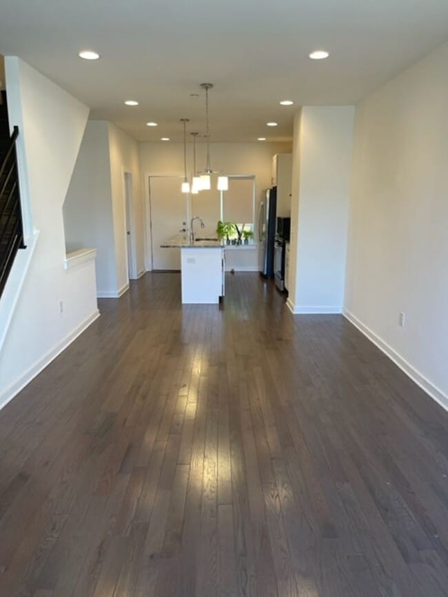 Building Photo - Olde Kensington Condo
