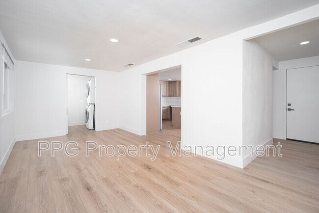 Building Photo - 3718 E Ludlow Dr