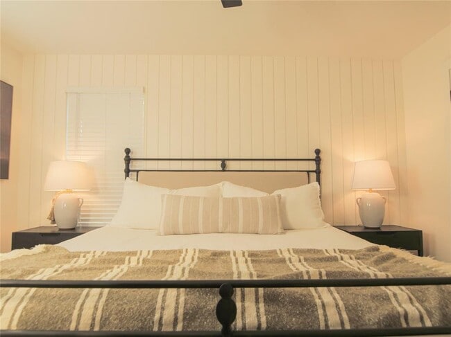 Building Photo - 1308 San Bernard St