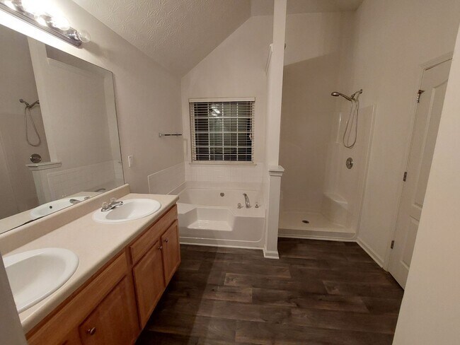 Building Photo - 4 Bed/2.5 Bath Single Family Home for Lease in Loganville