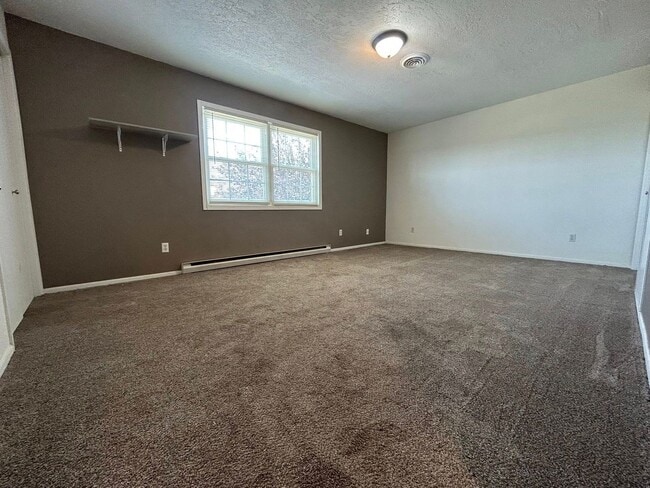 Building Photo - Lovely, Updated Townhome for Rent
