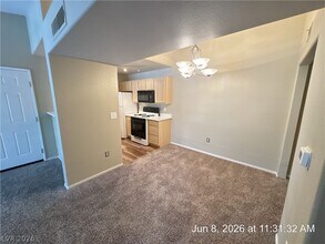 Building Photo - 950 Seven Hills Dr