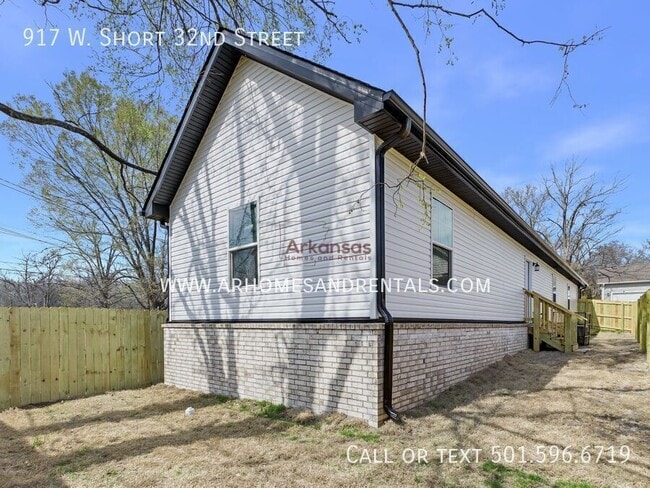 Building Photo - 917 W Short 32nd St