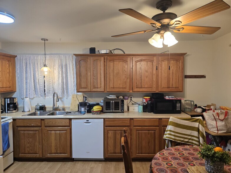 Building Photo - 1811 E Grand Ave