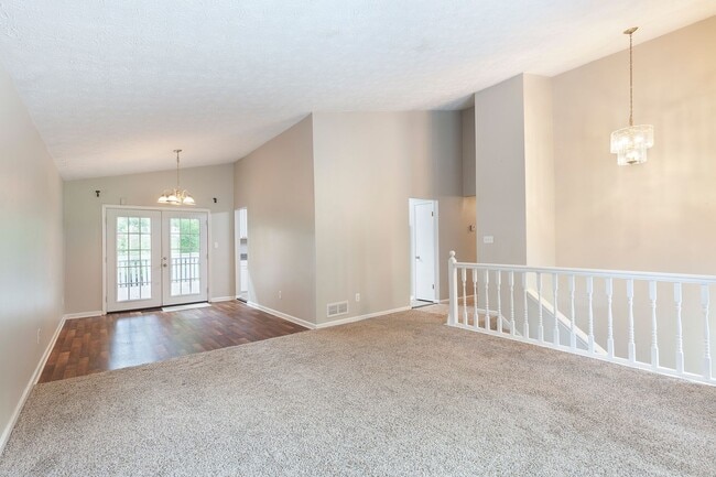 Building Photo - Spacious 3/2.5 Split Level w/ Large Bonus Room and Private Backyard!