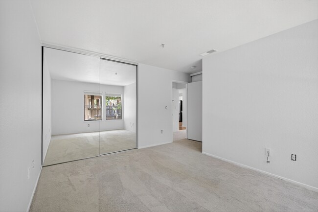 Building Photo - 1123 S Villa Way