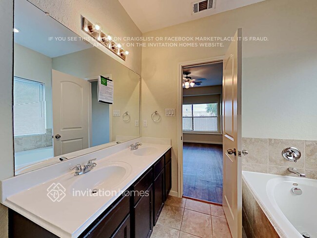 Building Photo - 18416 Sunrise Oaks Ct